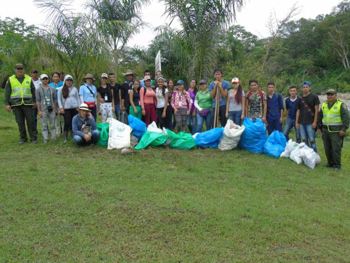 Con siembra de 12 mil árboles celebran firma del acuerdo de paz