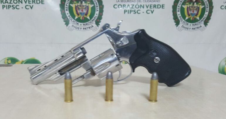 Con esta decisión los permisos para el porte de armas de fuego expedidos a personas naturales y jurídicas quedaron suspendidos hasta las 12 de la noche del 31 de diciembre de 2016.