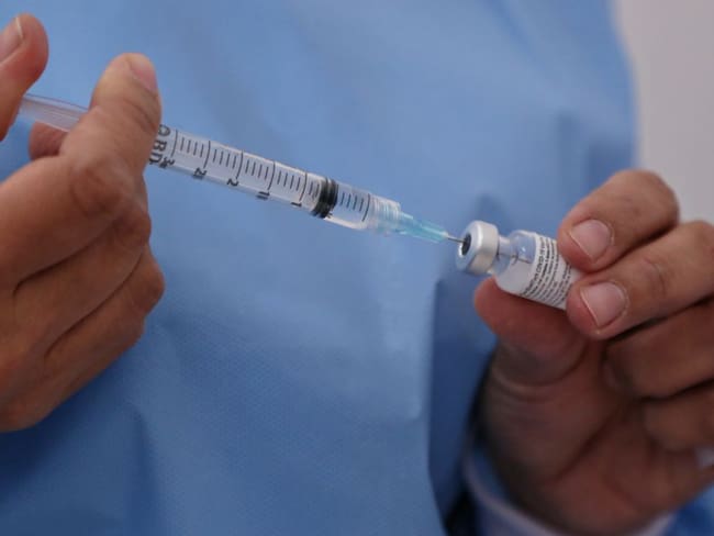 Se necesita incrementar la producción de vacunas: Dr. Daniel López