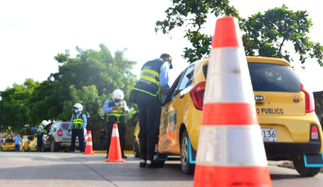 Esta propuesta nace ante las denuncias sobre agentes que descuidan sus funciones e incluso se ausentan en zonas de alta afluencia vehicular