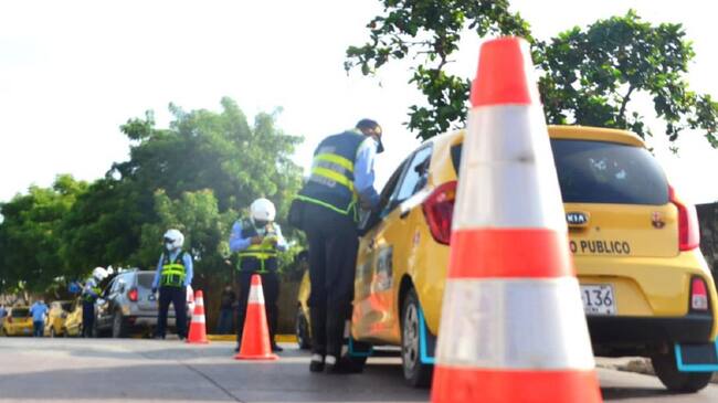 Esta propuesta nace ante las denuncias sobre agentes que descuidan sus funciones e incluso se ausentan en zonas de alta afluencia vehicular