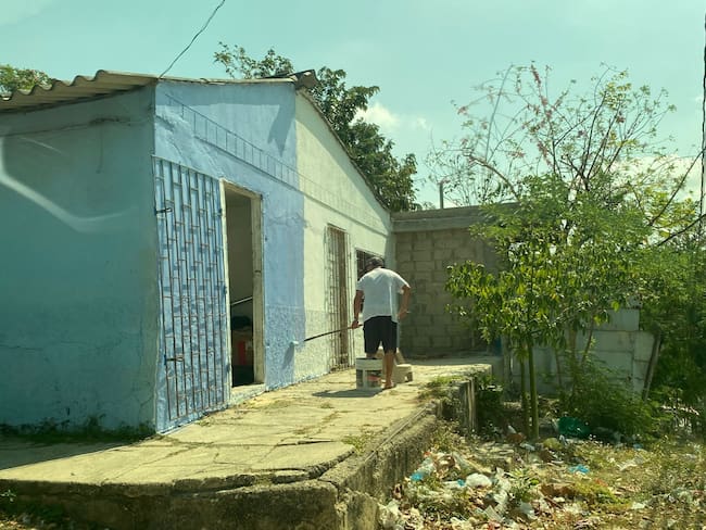 Simpatizante borra propaganda política