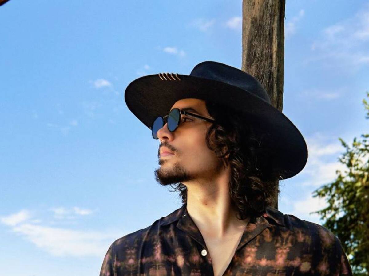 Alex Fernández renueva la imagen del mariachi con su nueva canción