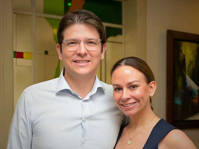 Esposa del senador Miguel Uribe se dirigió a Colombia y dio un parte optimista sobre su salud // Caracol Radio