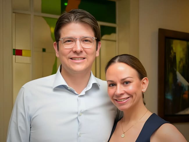 Esposa del senador Miguel Uribe se dirigió a Colombia y dio un parte optimista sobre su salud // Caracol Radio