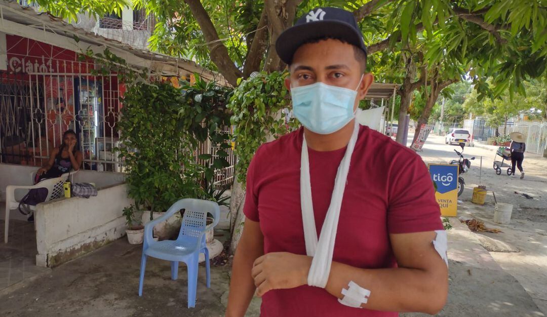 El conductor recibió dos puñaladas y golpes en sus extremidades