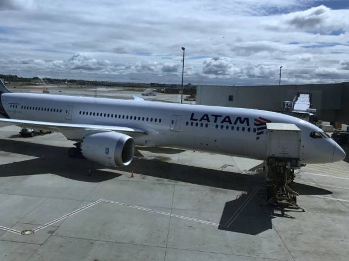 Aerolínea LATAM anuncia reducción de operaciones en 70% por coronavirus