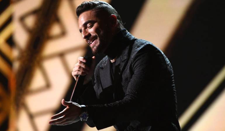 Maluma canta el cumpleaños a Neymar