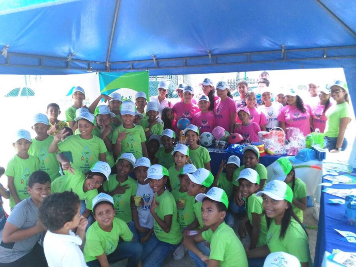 En el Parque de Olaya Central se realizó la entrega de 500 kits de aseo para jornadas de limpieza en las que participará la comunidad y Siembra de Árboles frutales.