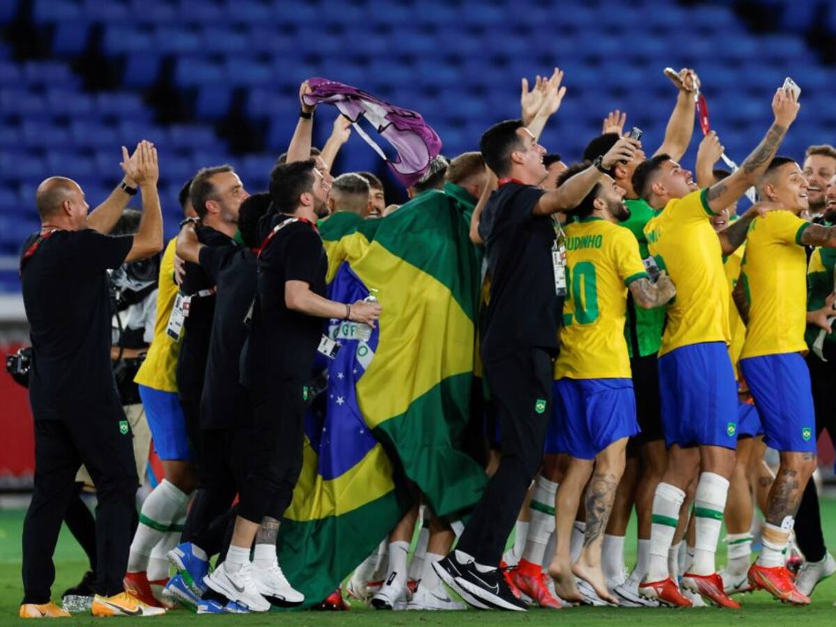Brasil defendió el oro olímpico ante España y Dani Alves sumó otro título