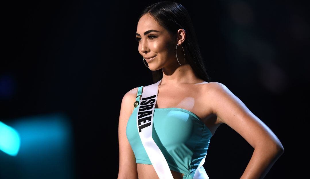 La primera candidata a Miss Universo en desfilar con pantalón