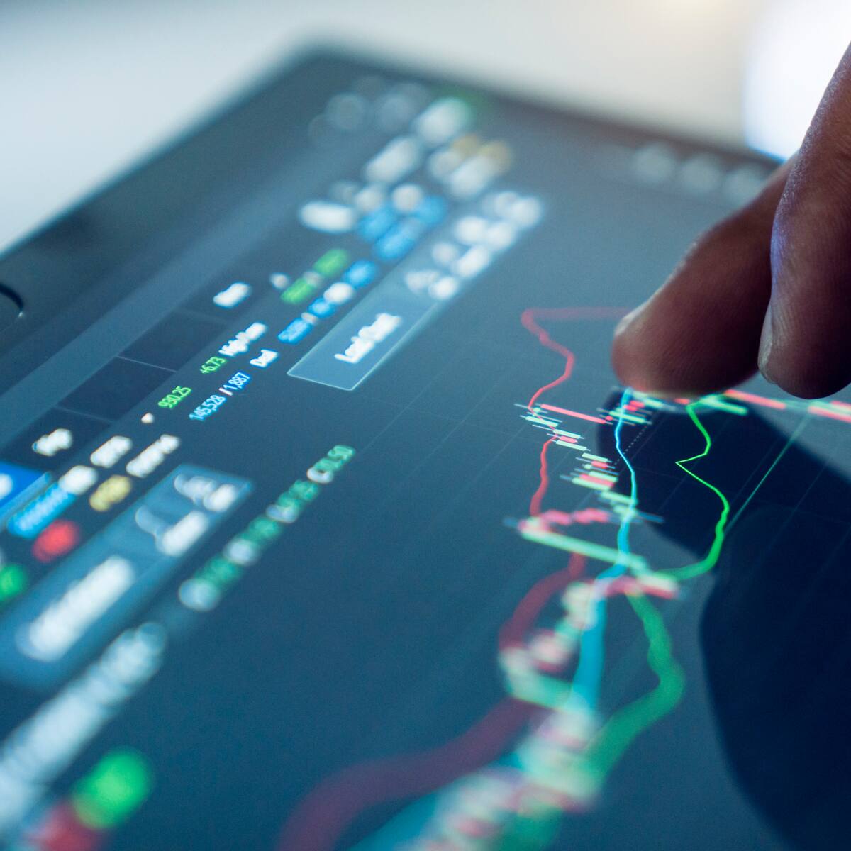 ¿Por qué el mercado de acciones en Colombia no es rentable? Experto responde
