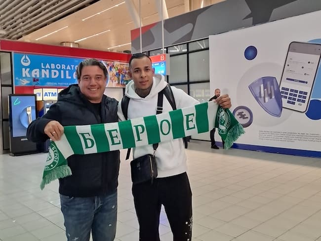 Sebatián Villa, tras su llegada a Búlgaria / Instagram: Beroe.