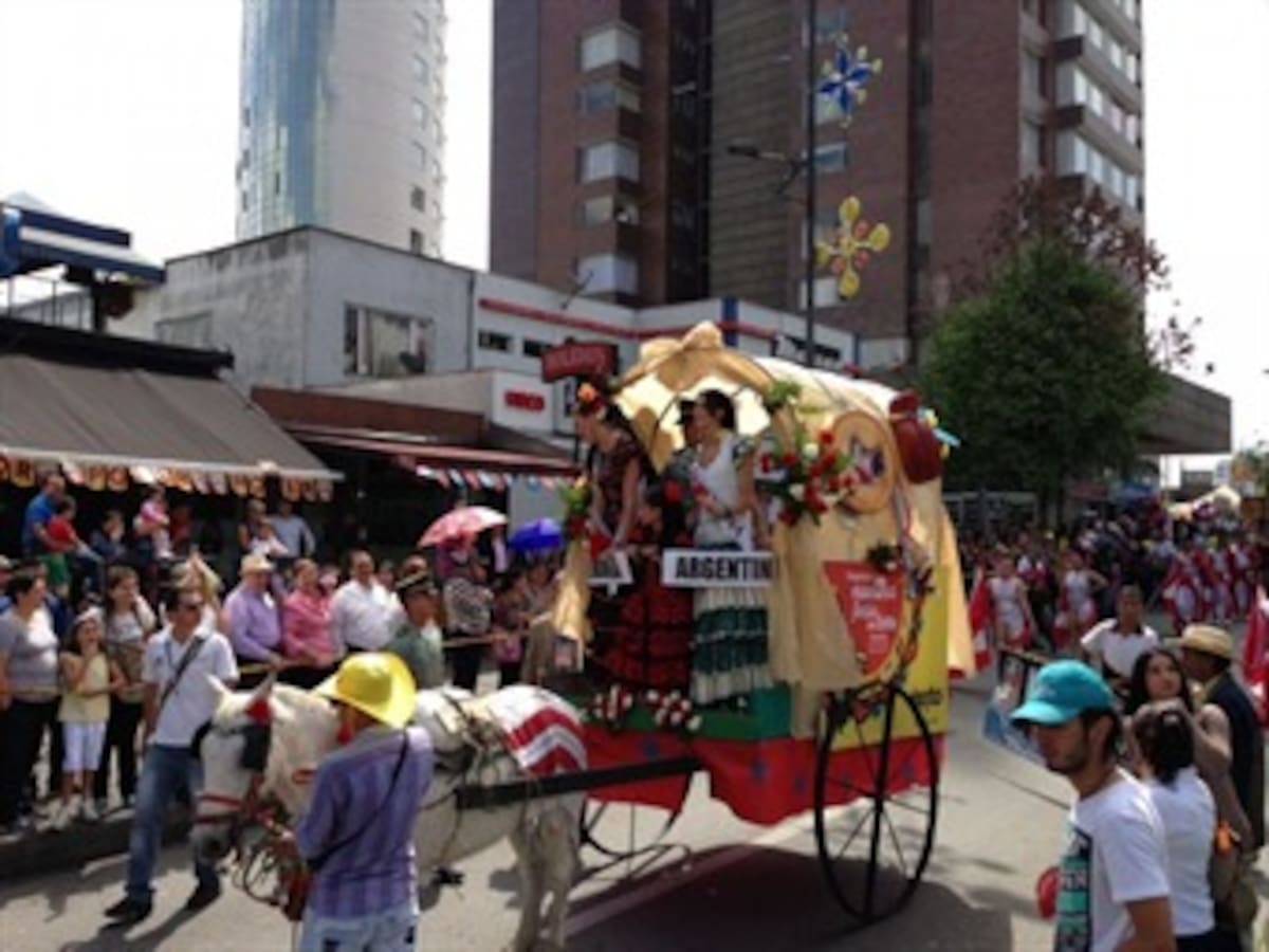Tango vía y desfile de naciones, plato para hoy en feria de Manizales