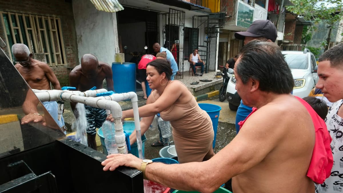 Refuerzan atención a la población sin agua en Buenaventura con carrotanques