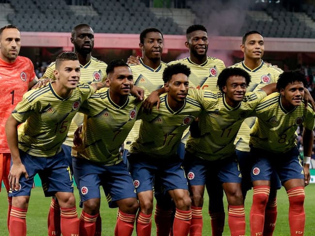 El Feyenoord emula el diseño ‘exclusivo’ de la camiseta de Colombia