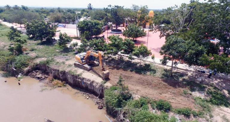 La maquinaria ya se encuentra en el sitio.