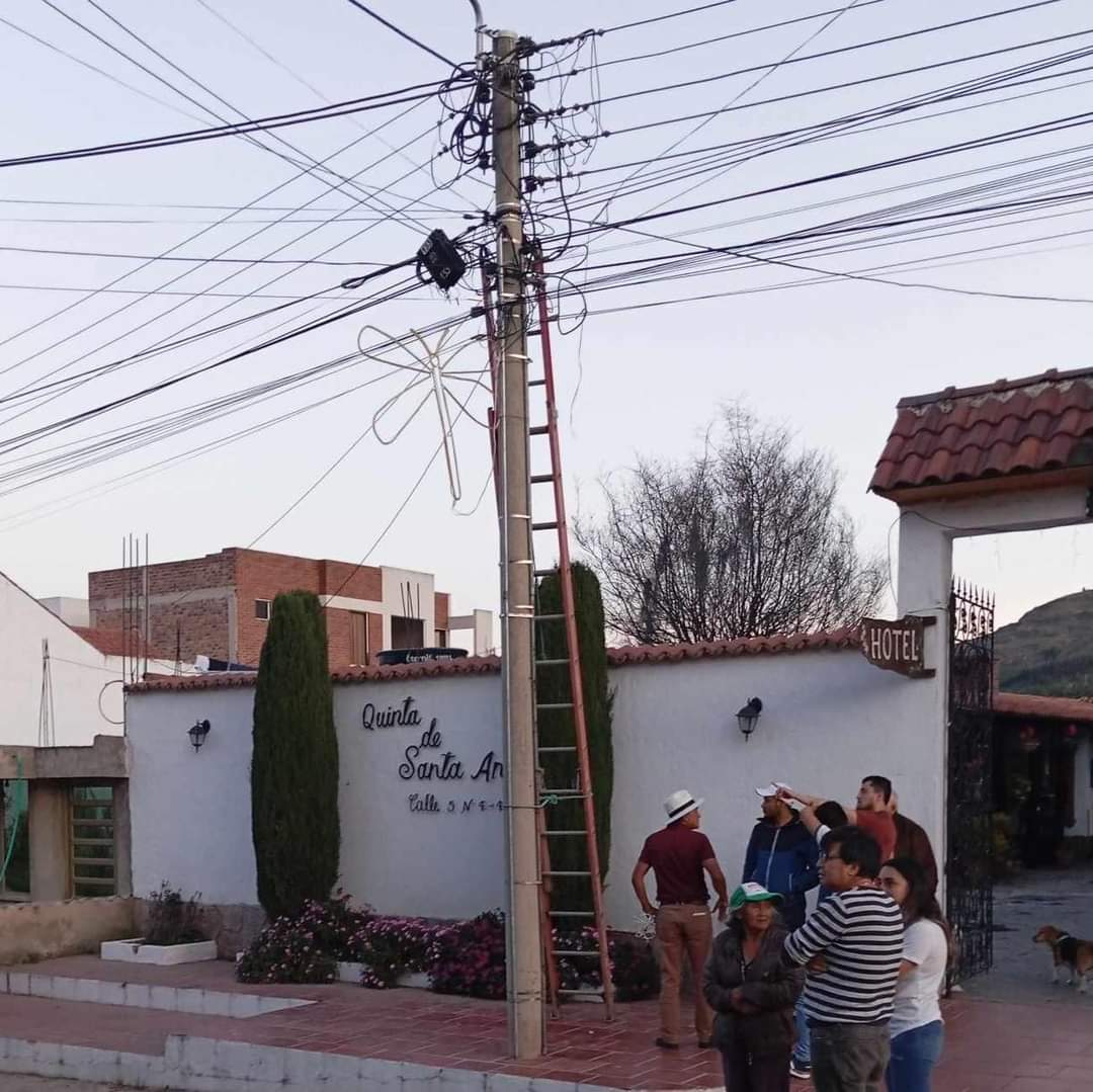 Joven murió mientras instalaba alumbrado navideño - Foto: Redes