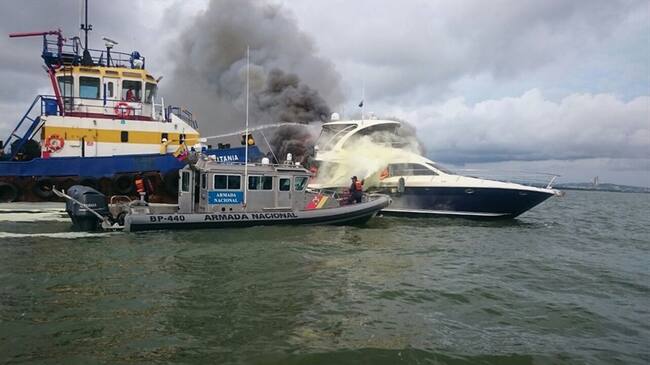 Se incendió embarcación de bandas panameñas en la bahía de Cartagena. Foto: Leidys Rivero (W Radio)