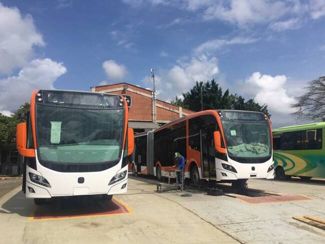 Cincuenta buses de Transcaribe, represados en Pereira, llegarían este mes