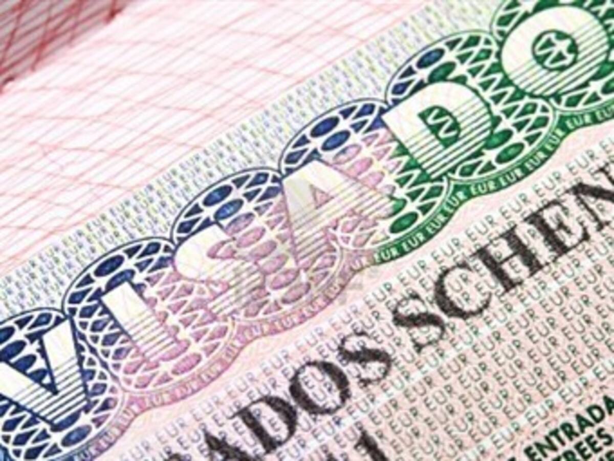 Colombianos y peruanos celebran que España elimine visados de corta duración