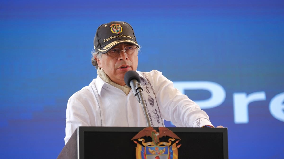 Al senador Uribe Turbay lo mató la mafia que vive en Europa: Petro tras reclamo al Parlamento