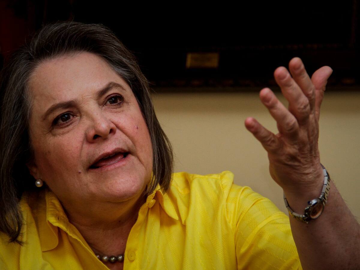 Clara López: “A Gustavo Petro le quieren impedir terminar su periodo”