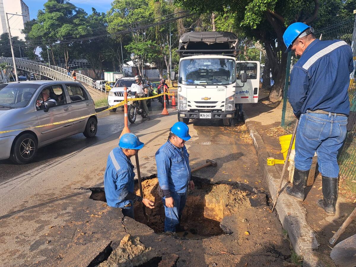 ¿Cuál fue el motivo del daño de la tubería en Bucaramanga, que tiene sin agua a 14 barrios?