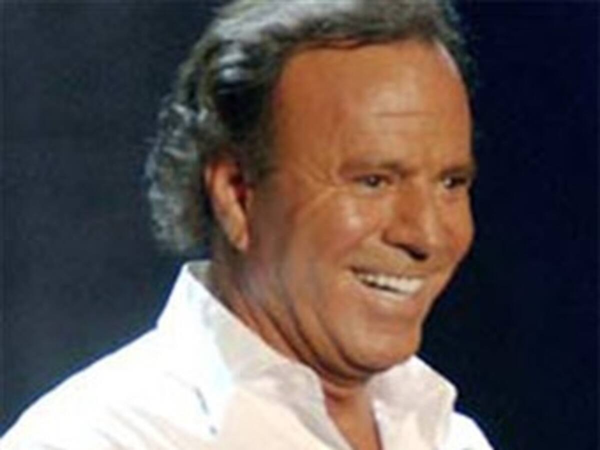 Julio Iglesias celebra con nuevo disco su 68 cumpleaños