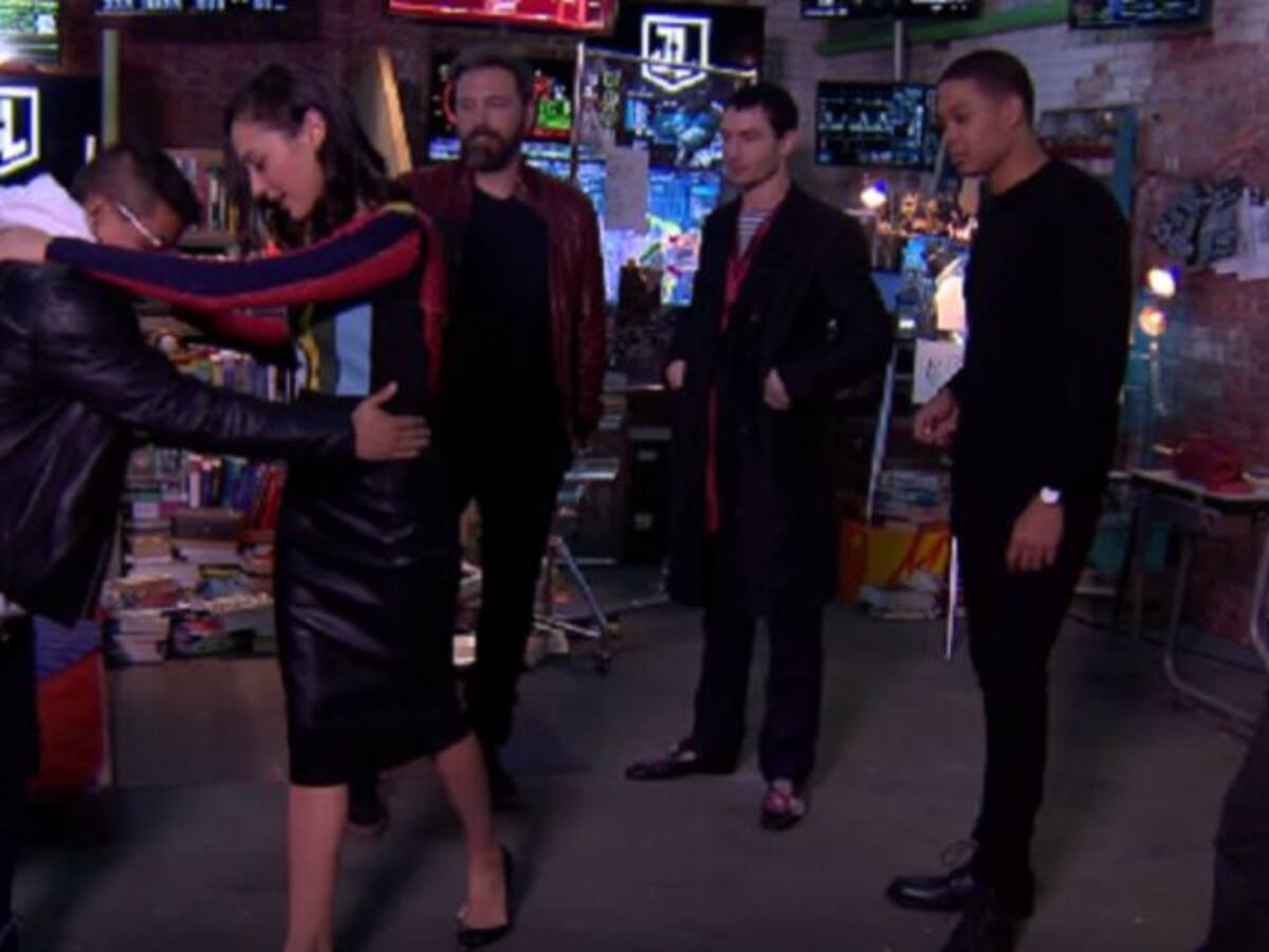 ¡Al ritmo de la salsa! Gal Gadot baila con un colombiano