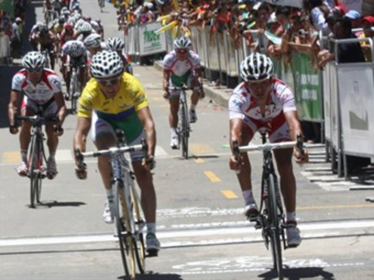 Fabio Duarte ganó en el Socorro y el español Oscar Sevilla sigue como líder de la Vuelta a Colombia