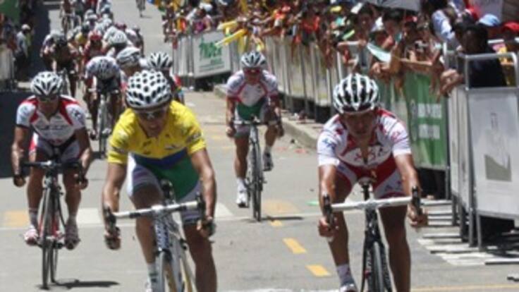 Fabio Duarte ganó en el Socorro y el español Oscar Sevilla sigue como líder de la Vuelta a Colombia