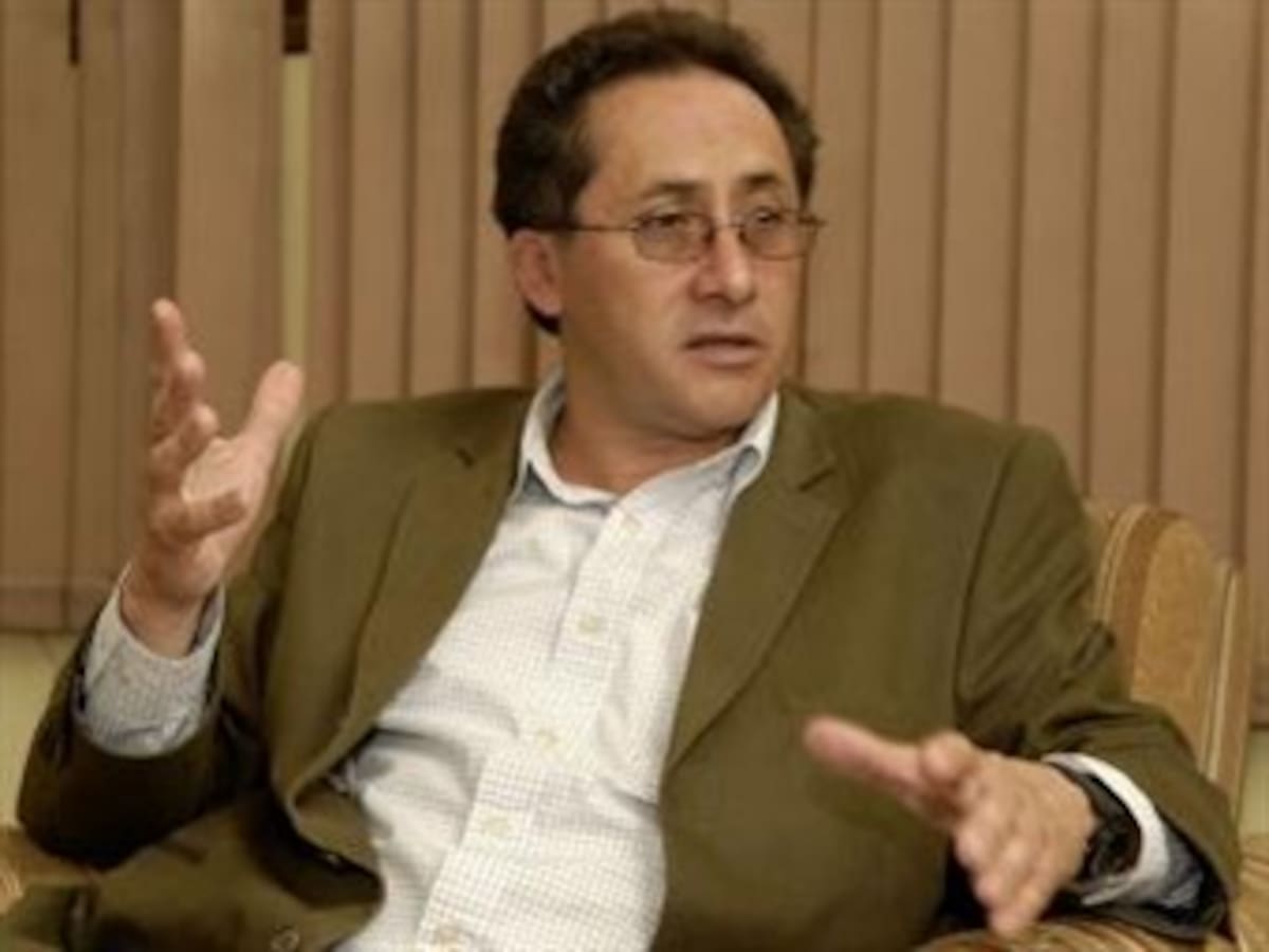 Gobierno de Ecuador califica de “poco oportuno” pedido de captura contra el general Padilla