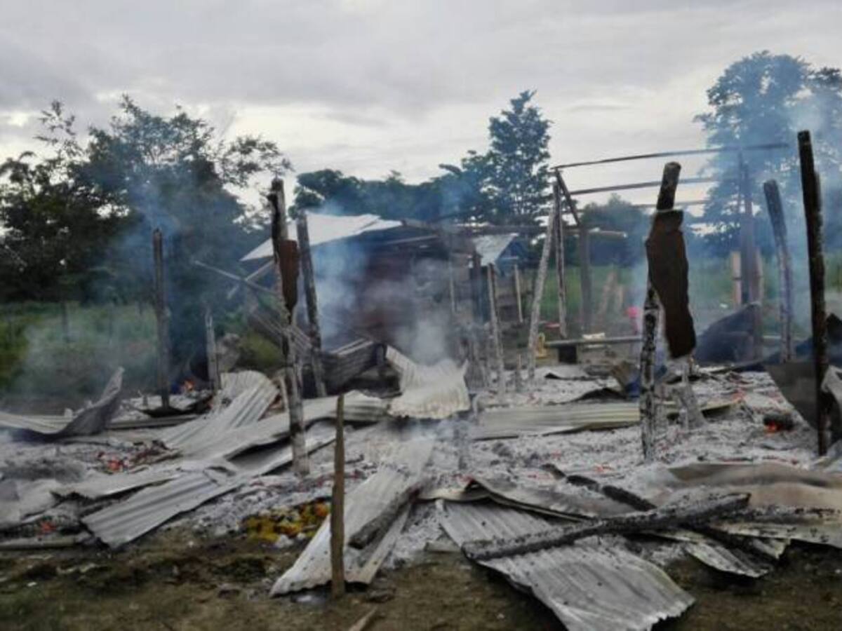 Denuncian quemas de viviendas a reclamantes de tierras en Urabá