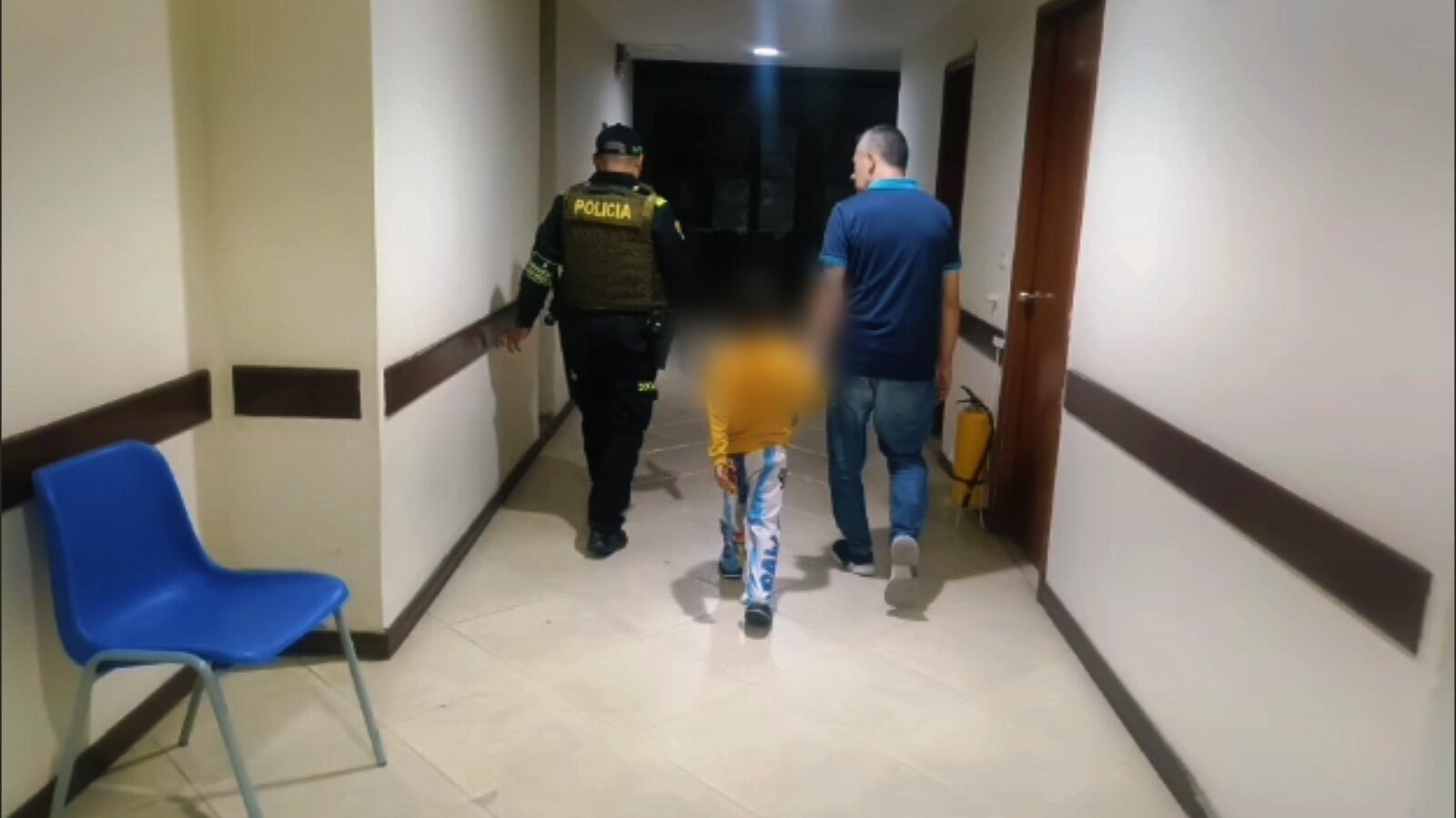 Niño de 5 años rescatado por la Policía al ser abandonado en una vivienda en Medellín. Foto: Alcaldía de Medellín.