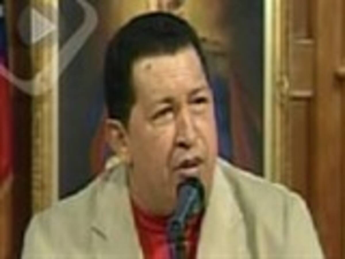 Hugo Chávez dice que la armas de Venezuela decomisadas a las Farc, fueron robadas en 1995