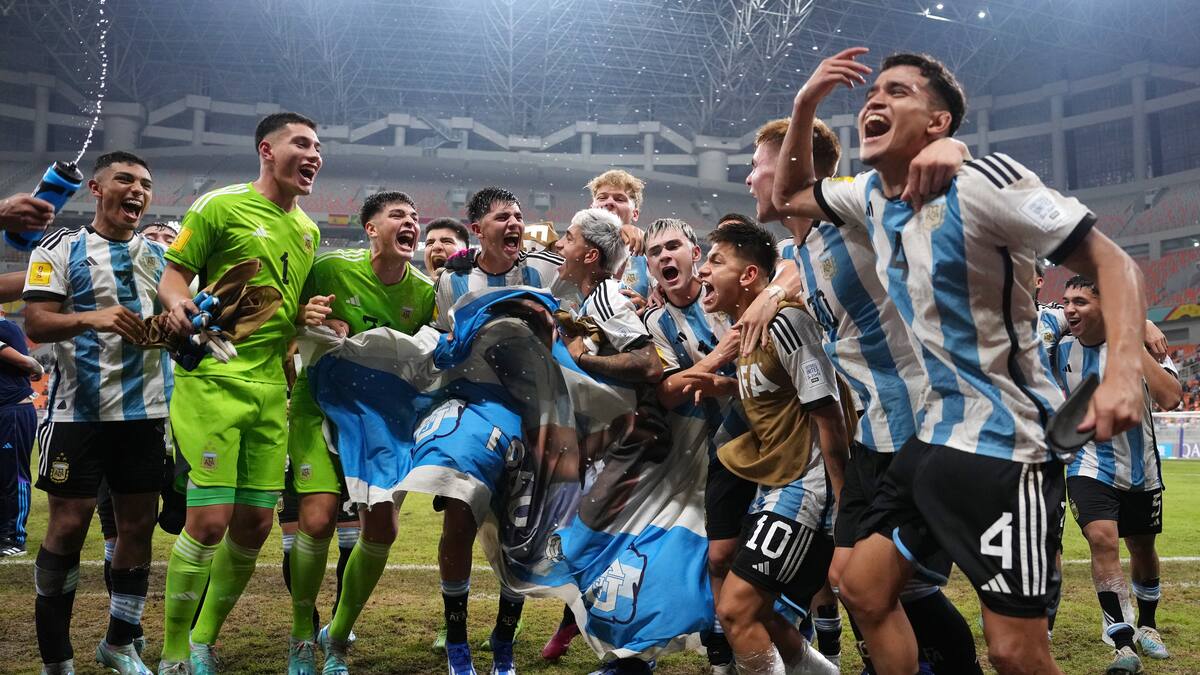 Sigue la paternidad: Argentina golea a Brasil en el Mundial Sub 17 y avanza a semis