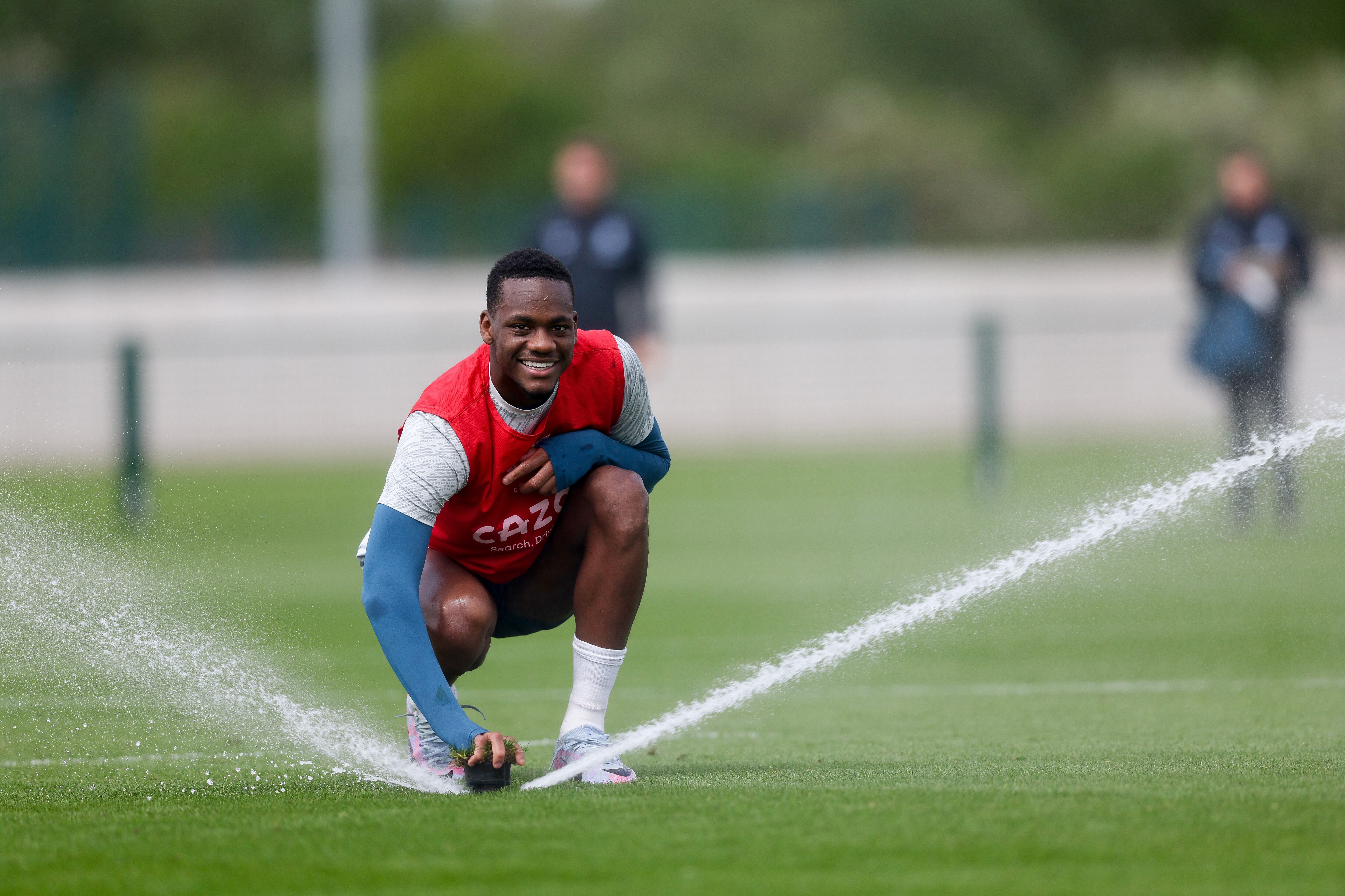 Jhon Jader Durán en el entrenamiento del Aston Villa. (Photo by Neville Williams/Aston Villa FC via Getty Images)