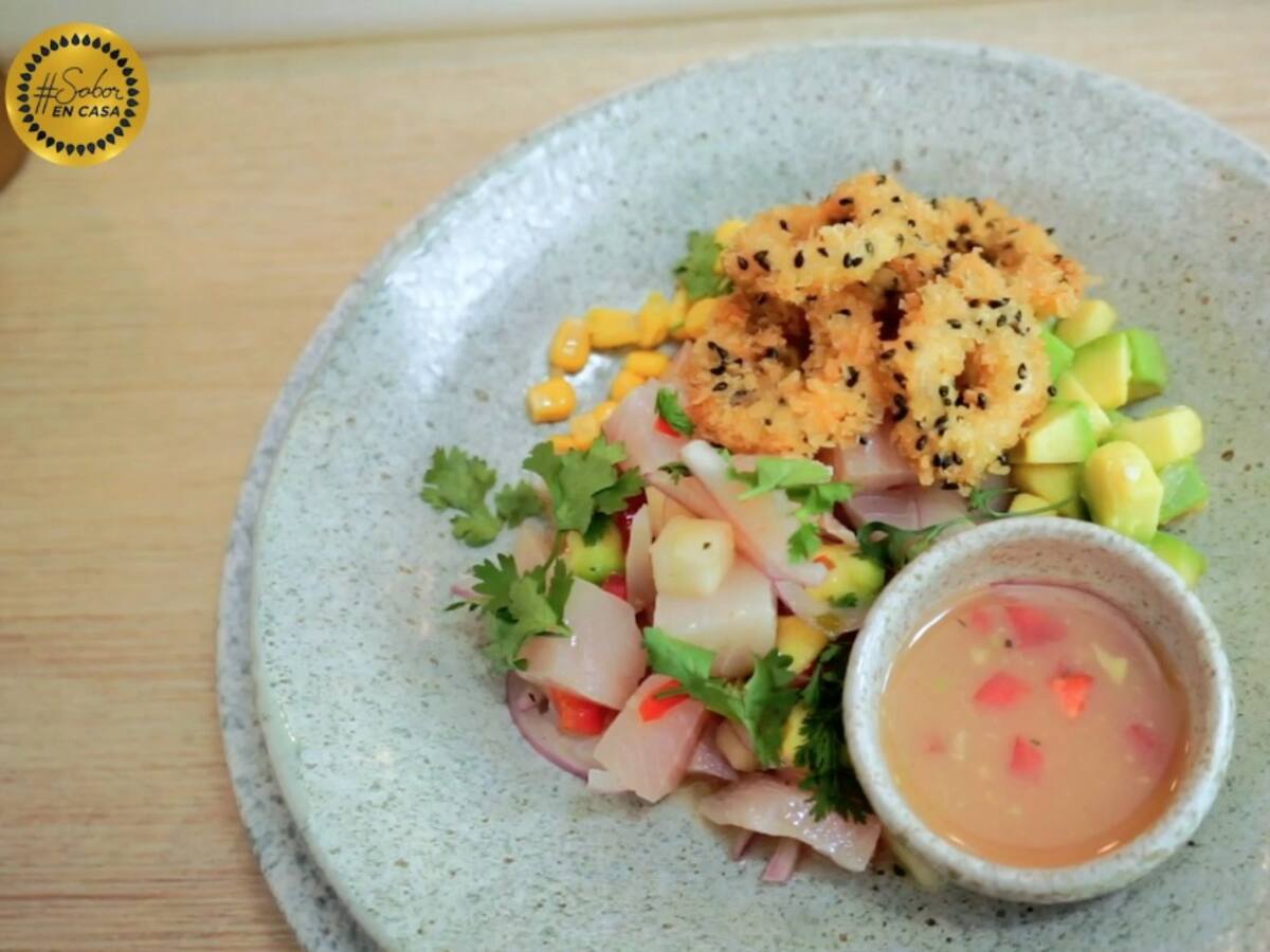 Ceviche Lola de tilapia, manzana verde, calamares al Panko y leche de tigre