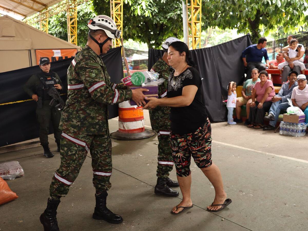 Ejército Nacional entregó ayudas a familias afectadas por el sismo en Paratebueno, Cundinamarca