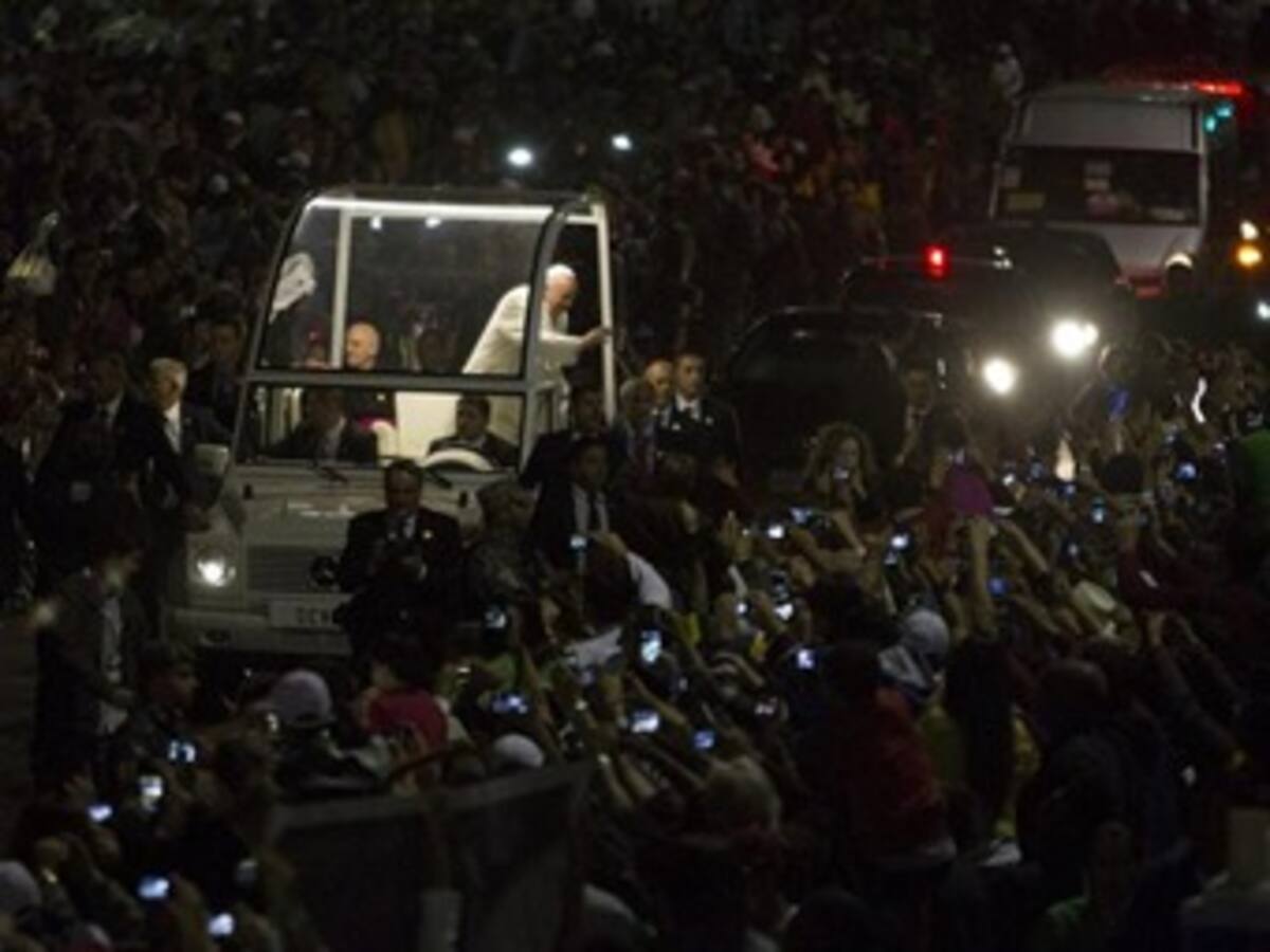 Más de dos millones de jóvenes asisten a la vigilia de la JMJ con el Papa Francisco