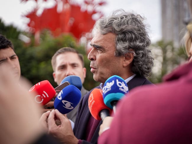 Fajardo tilda de irresponsable salida de Ávila de junta del Banco de la República