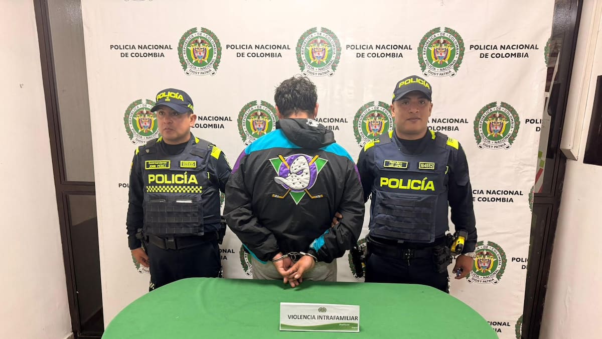 En flagrancia fue capturado un hombre tras agredir a su pareja dentro de un apartamento en Fontibón