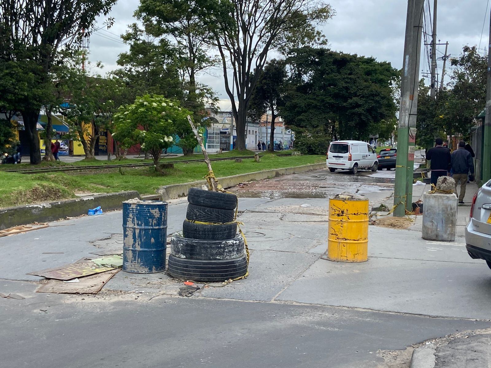 La comunidad ha puesto barricadas para evitar el paso de vehículos// Foto: Luis Felipe Calderón