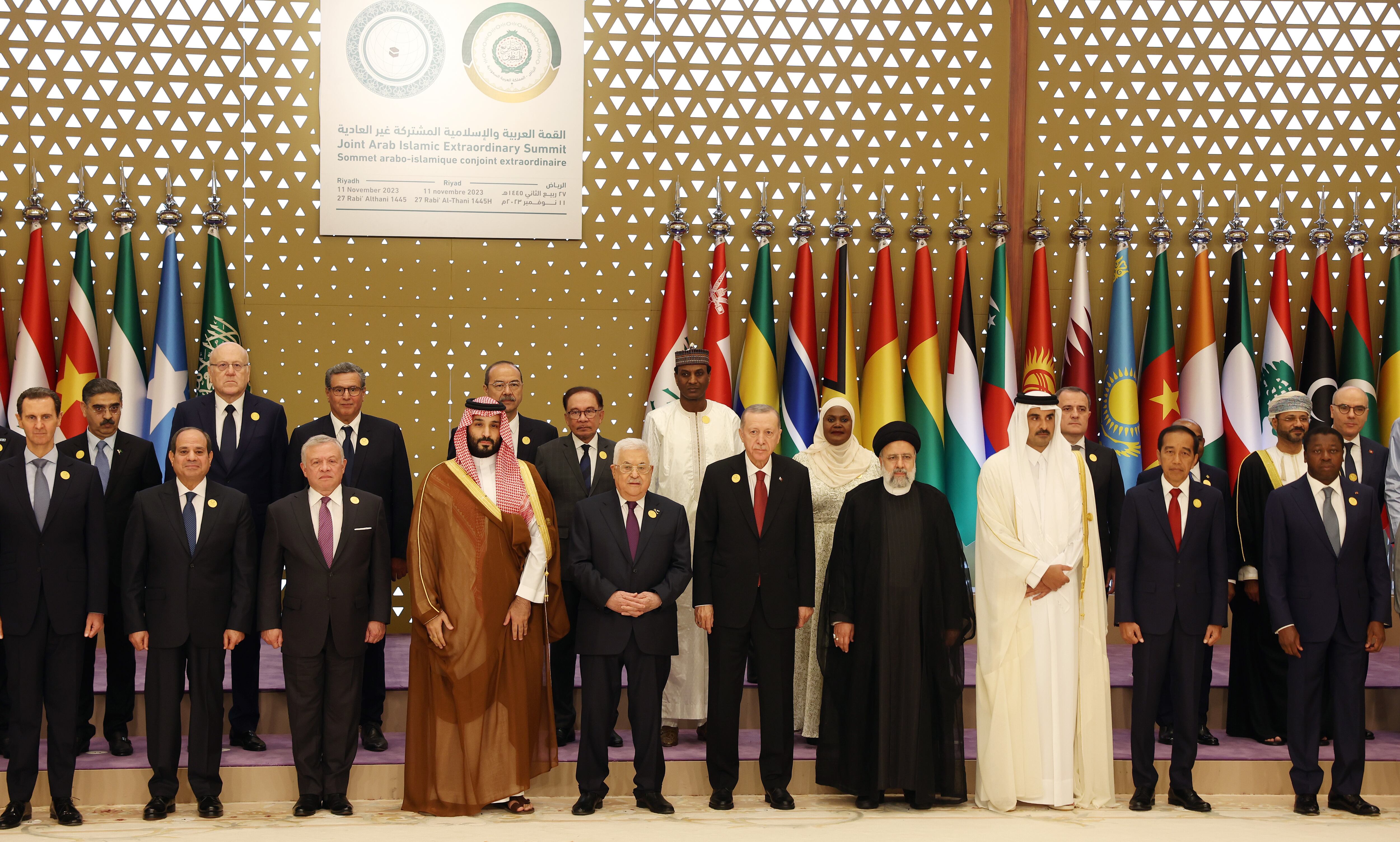 RIYADH, SAUDI ARABIA - NOVEMBER 11: Turkish President Recep Tayyip Erdogan (5th R) poses for a family photo during the Extraordinary Joint Summit of the Organization of Islamic Cooperation and the Arab League at King Abdulaziz International Conference Center in Riyadh, Saudi Arabia on November 11, 2023. (Photo by Mustafa Kamaci/Anadolu via Getty Images)