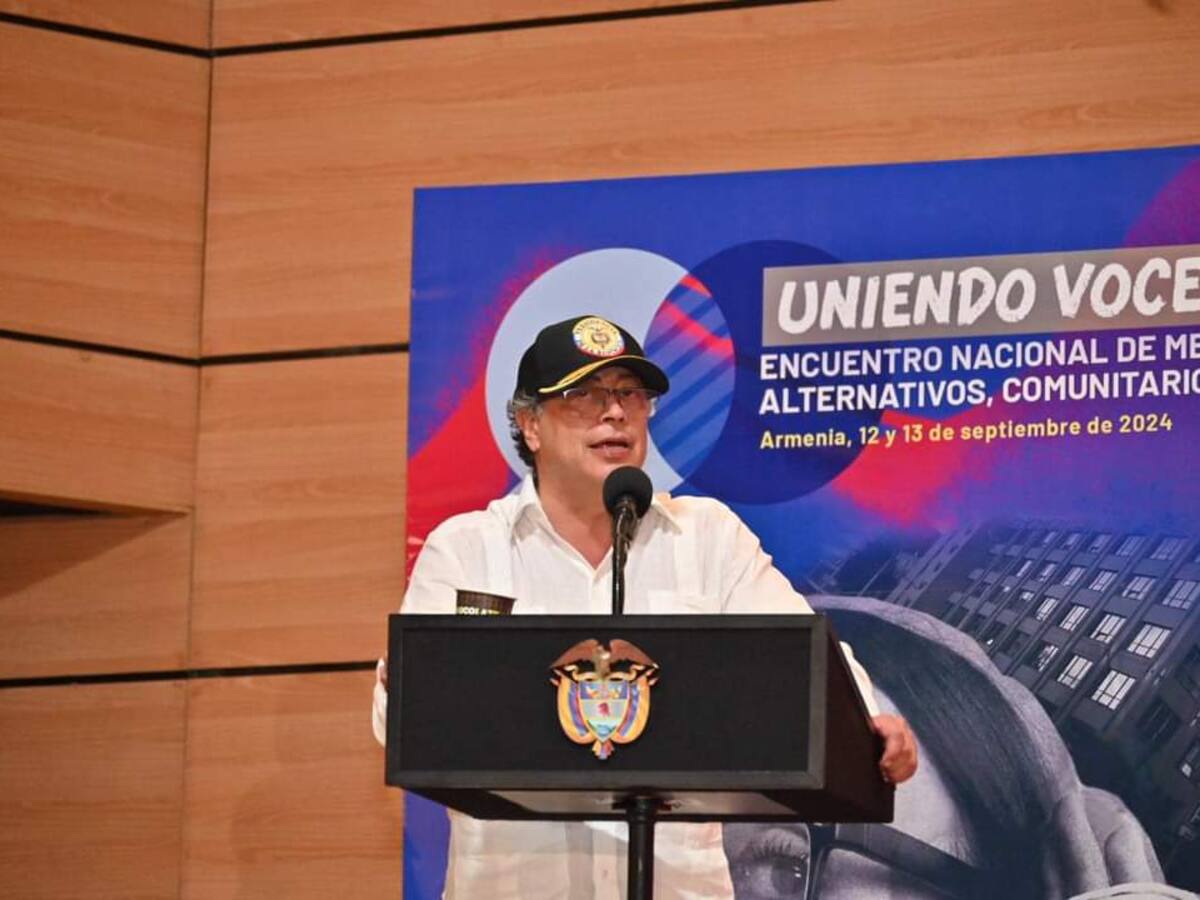 Petro anunció que aplicará ley de tercios para beneficiar a medios alternativos del país