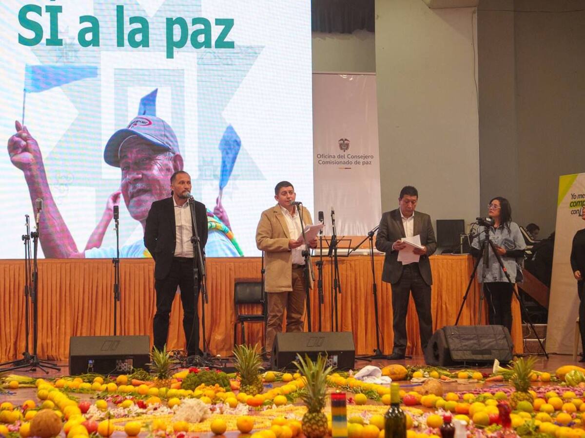 El frente guerrillero “Comuneros del Sur” se compromete a dejar las armas.