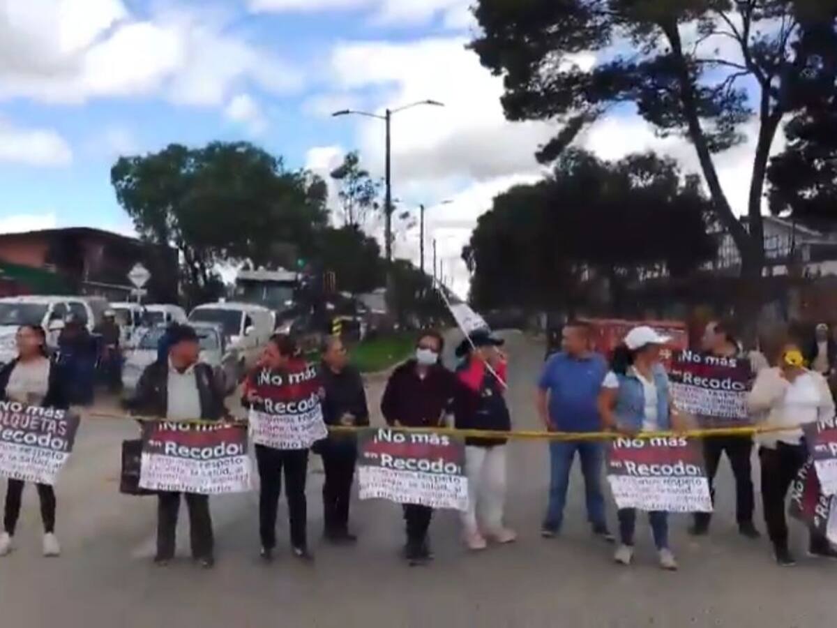 Bloqueos en Fontibón por protestas de vecinos contra tráfico pesado