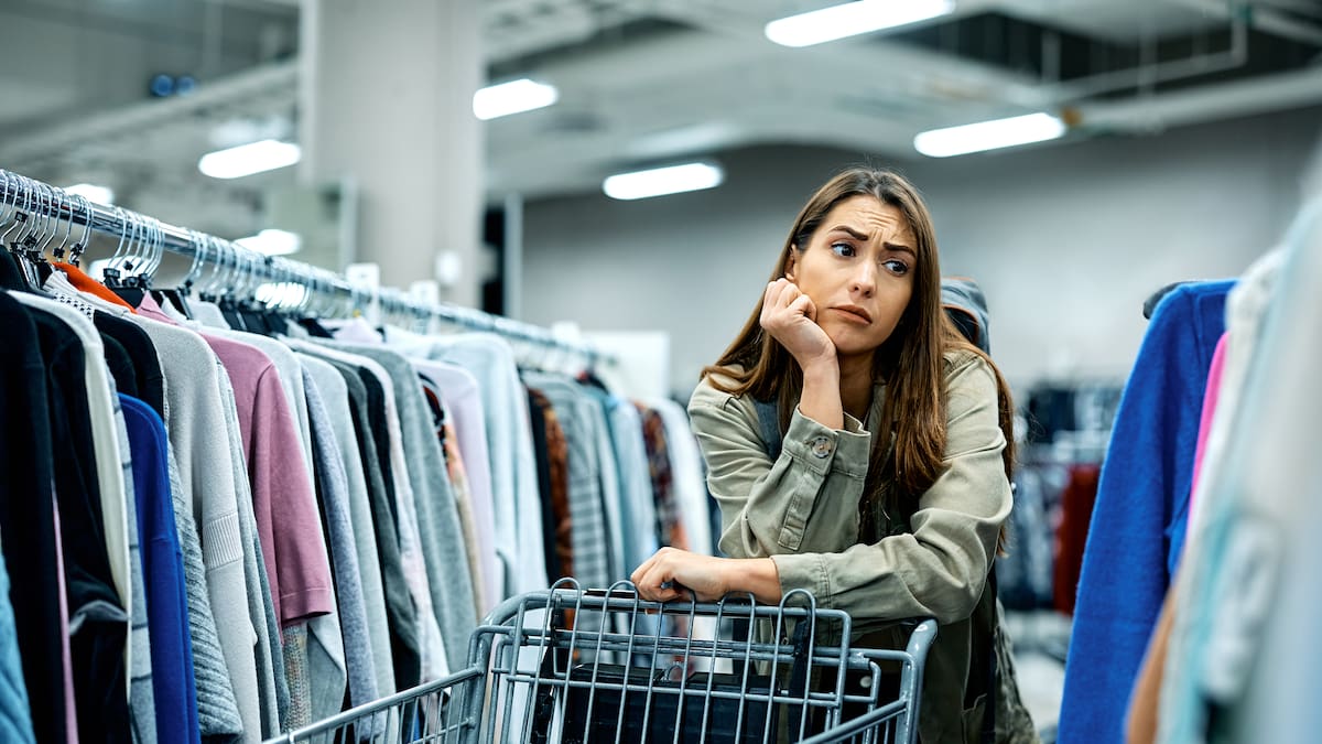 Famosa marca de ropa se declara en bancarrota: 350 tiendas podrían cerrar pronto, culpan a Temu