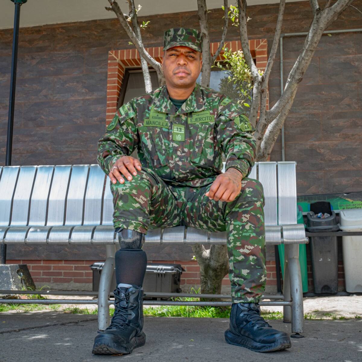 Soldado amputado se convierte en el primer conductor de ambulancia militar certificado en Colombia